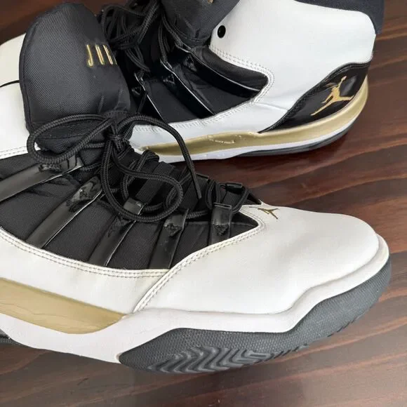 Size 13 - Nike Air Jordan Max Aura White Black Gold AQ9084-107 Men's Shoes - Picture 11 of 11